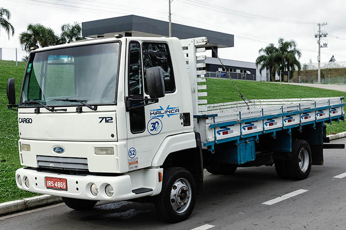 Camioneta 3/4 carroceria aberta