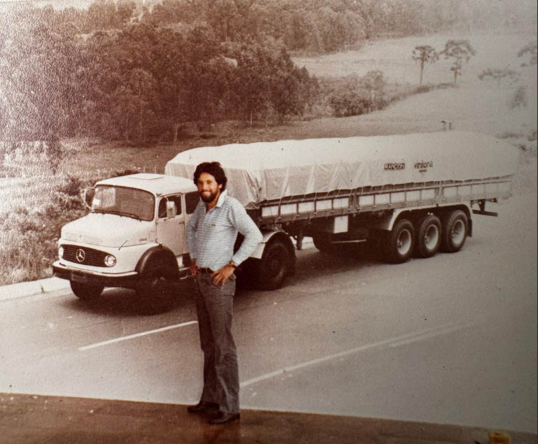 Fundador da Kalinca e primeiro caminhão da frota